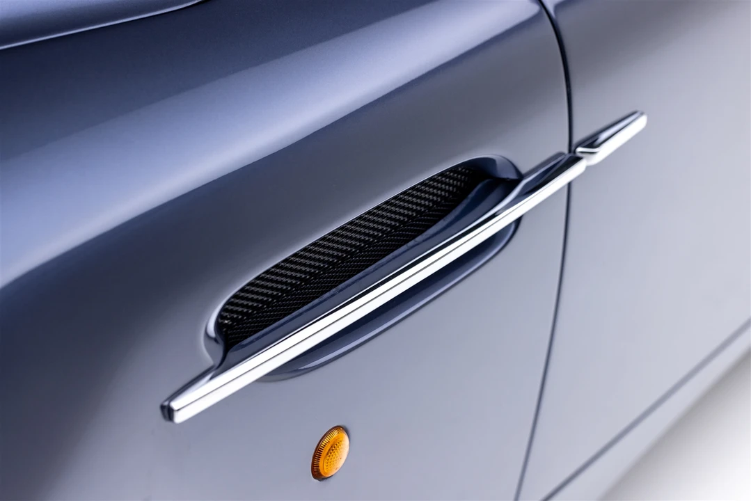2003 Aston Martin Vanquish 1st Gen - Image 27 of 31