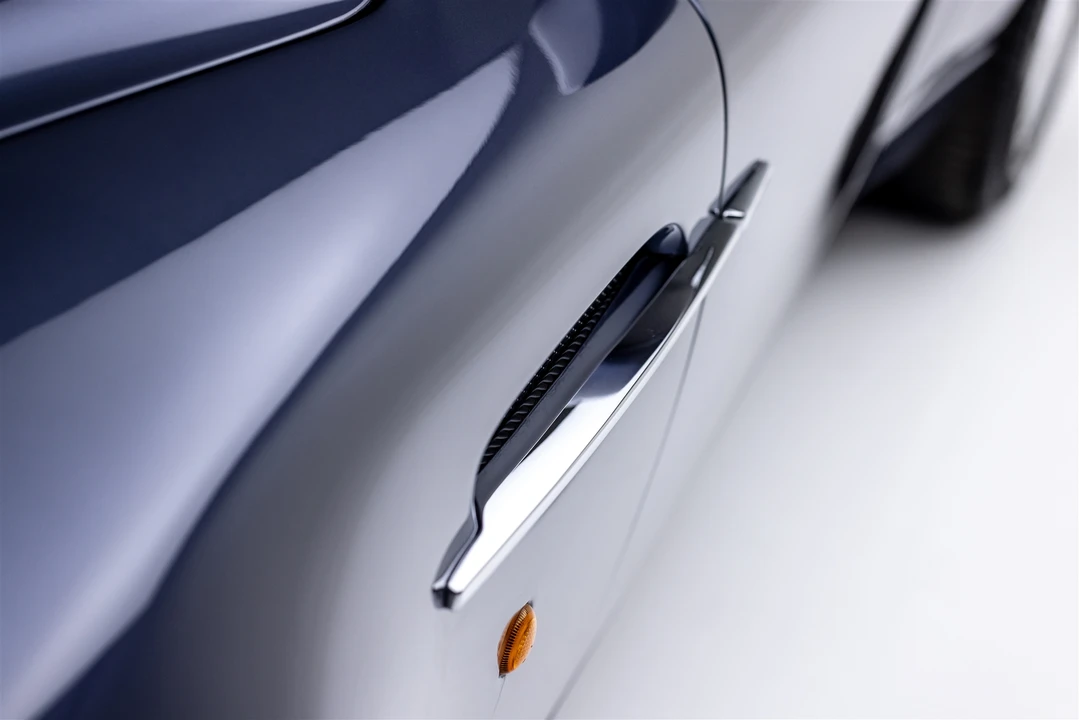 2003 Aston Martin Vanquish 1st Gen - Image 25 of 31