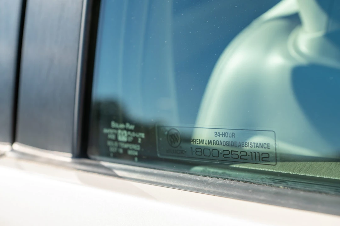 2003 Buick Park Avenue - Image 26 of 31