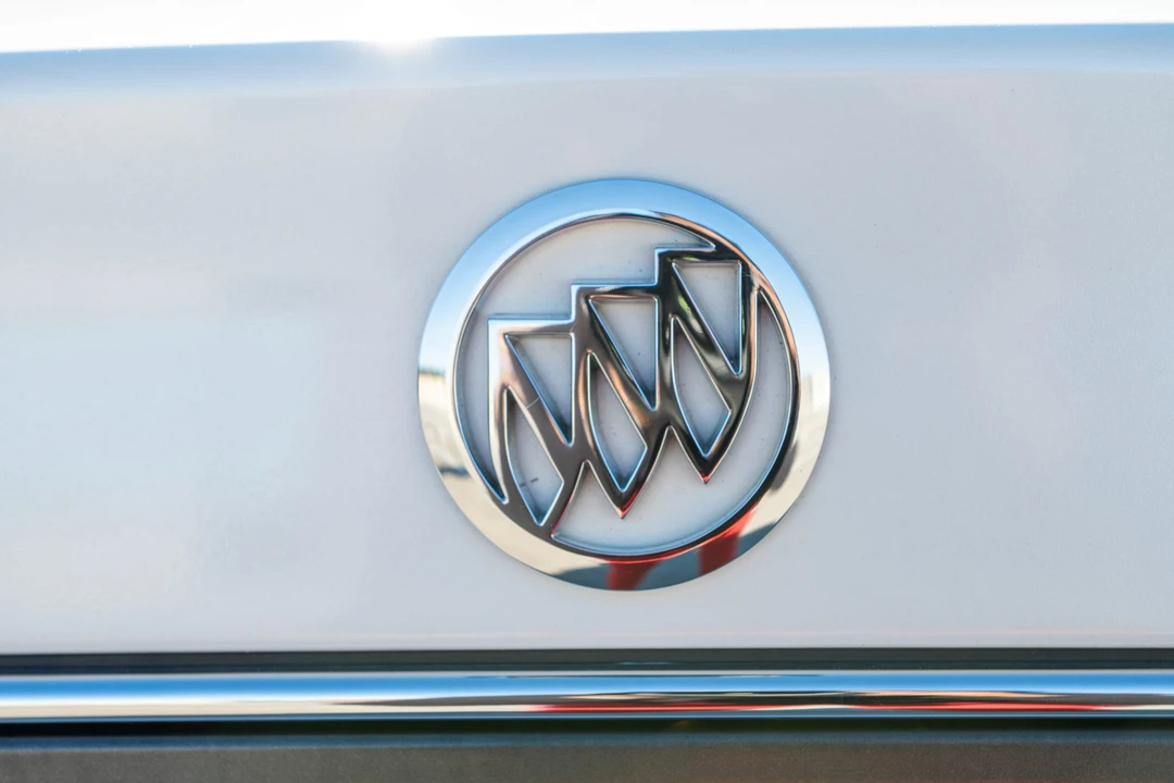 2003 Buick Park Avenue - Image 18 of 31