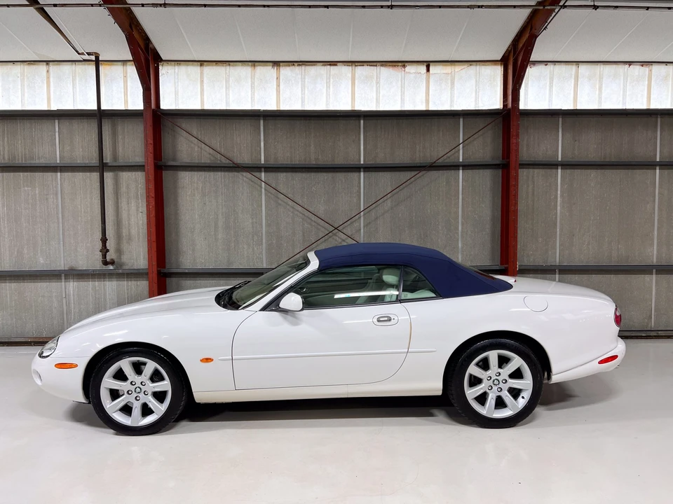 2003 Jaguar X100 XK8 - Image 24 of 31