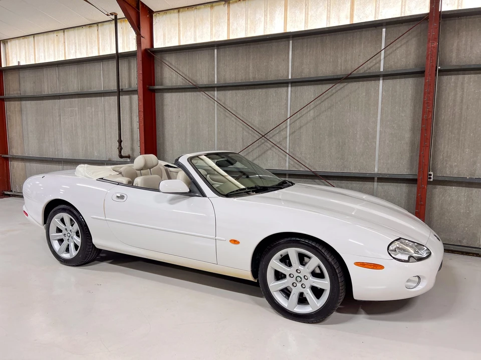 2003 Jaguar X100 XK8 - Image 11 of 31