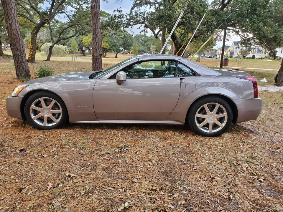 2004 Cadillac XLR - Image 11 of 31