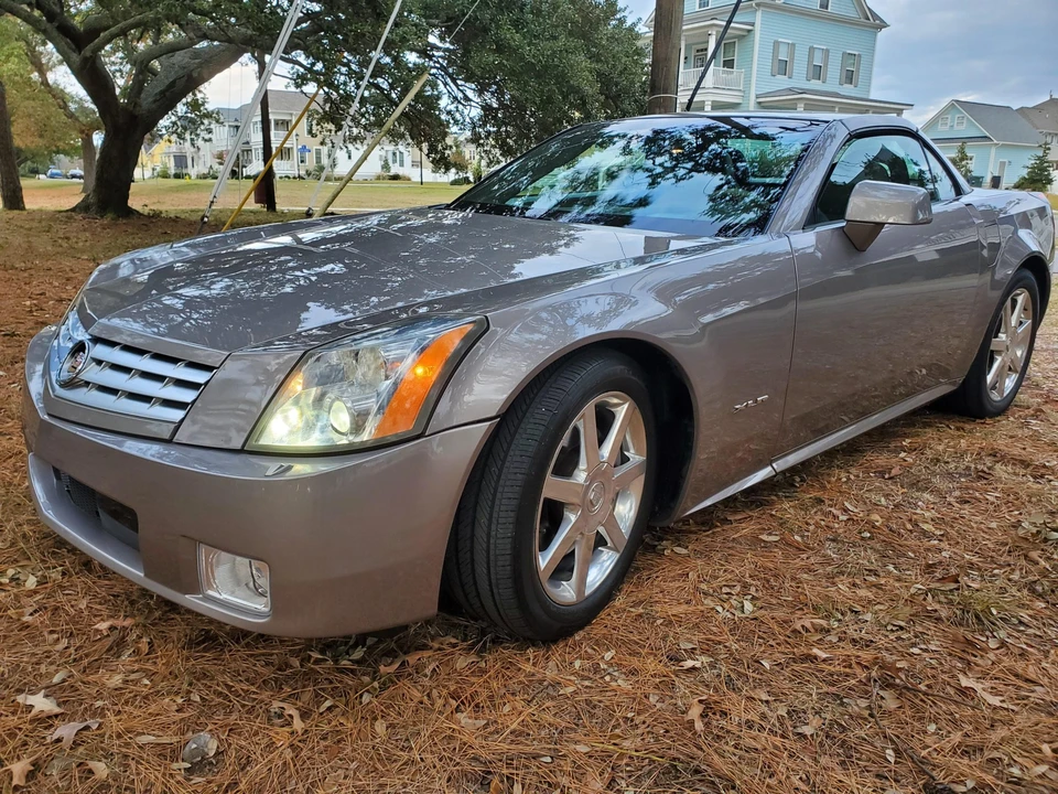 2004 Cadillac XLR - Image 10 of 31