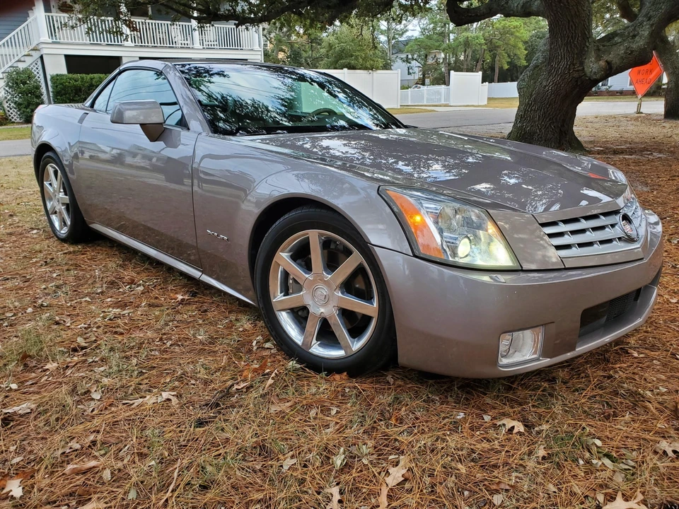 2004 Cadillac XLR - Image 9 of 31