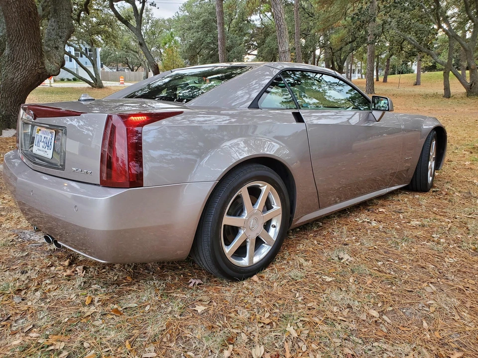 2004 Cadillac XLR - Image 13 of 31