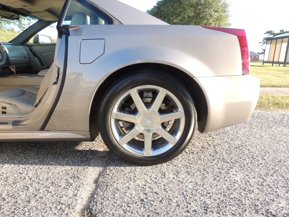 2004 Cadillac XLR - Image 25 of 31