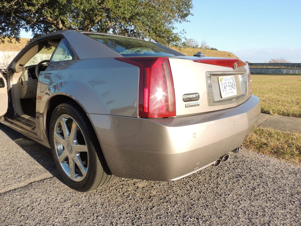 2004 Cadillac XLR - Image 23 of 31