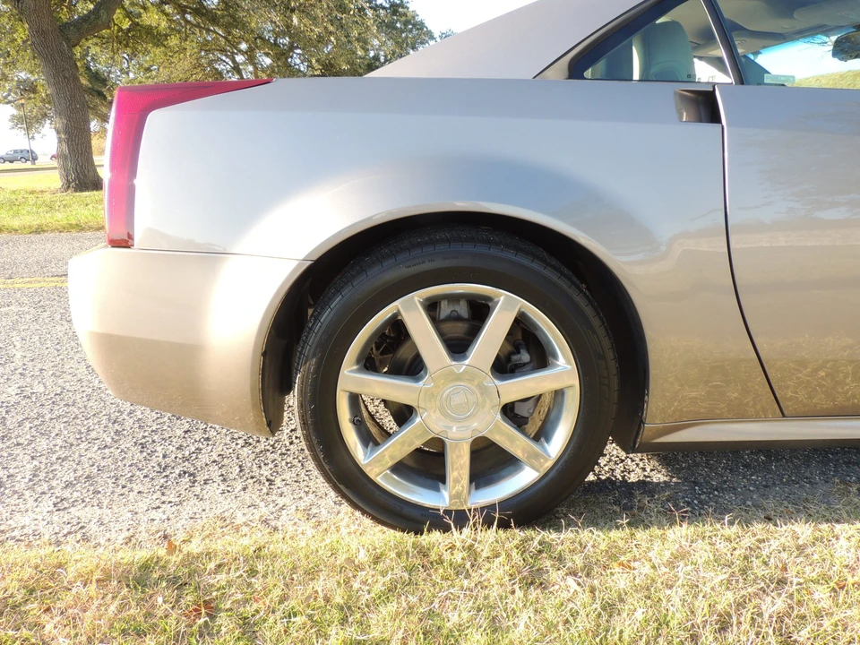 2004 Cadillac XLR - Image 26 of 31