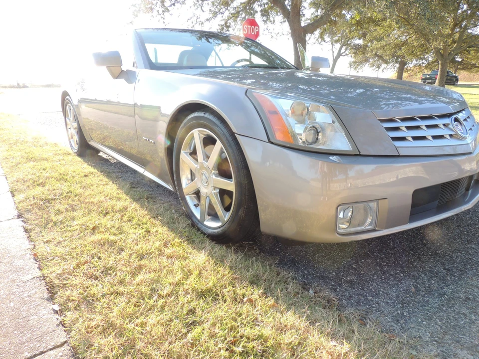 2004 Cadillac XLR - Image 17 of 31