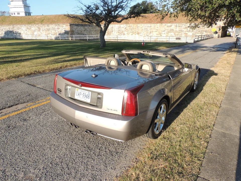 2004 Cadillac XLR - Image 6 of 31