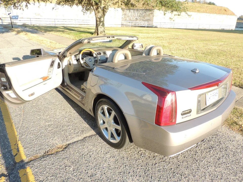 2004 Cadillac XLR - Image 22 of 31