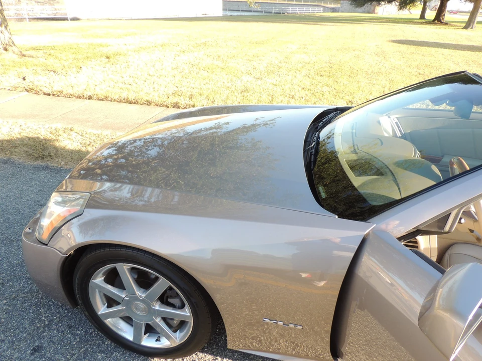 2004 Cadillac XLR - Image 21 of 31