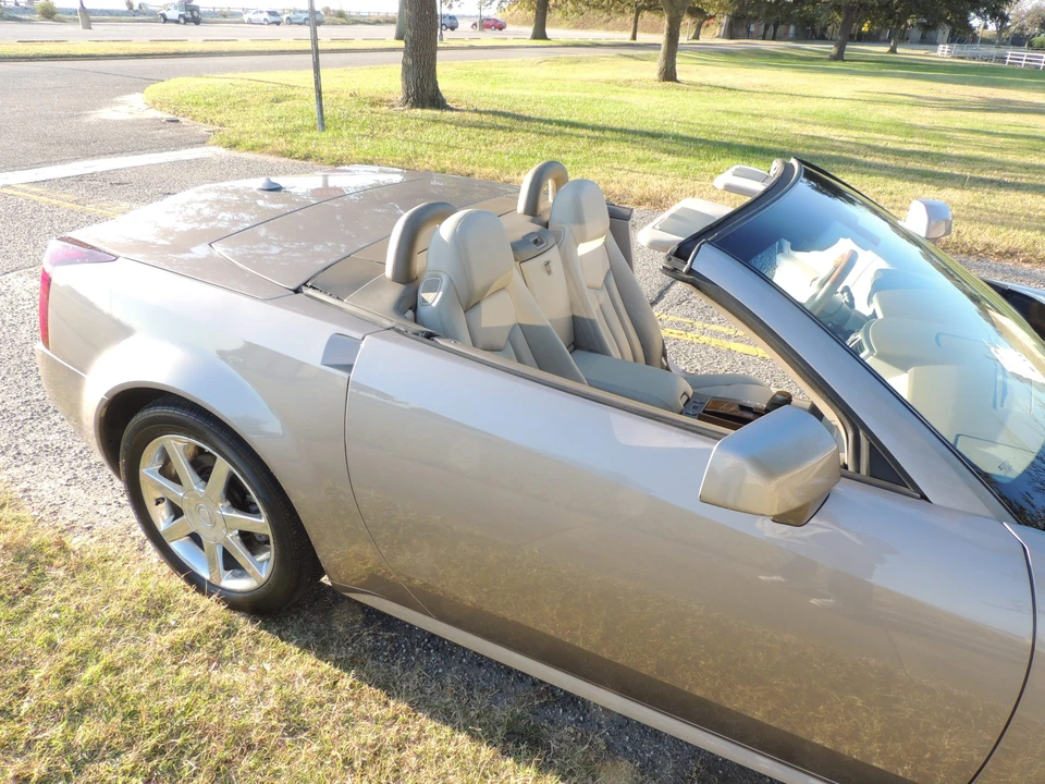 2004 Cadillac XLR - Image 18 of 31