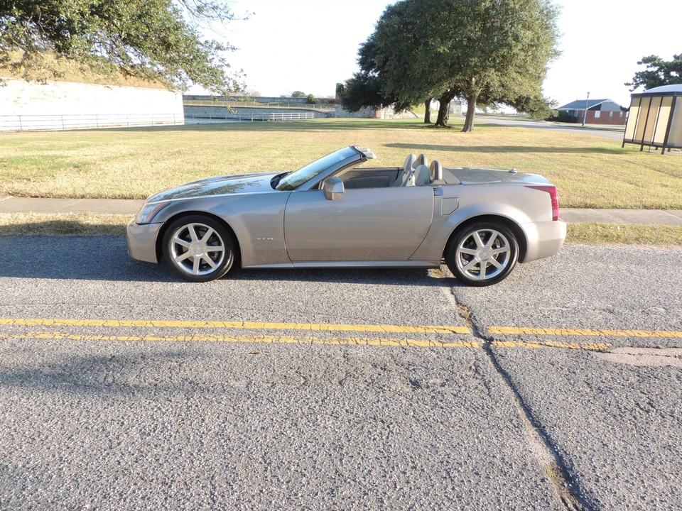 2004 Cadillac XLR - Image 4 of 31