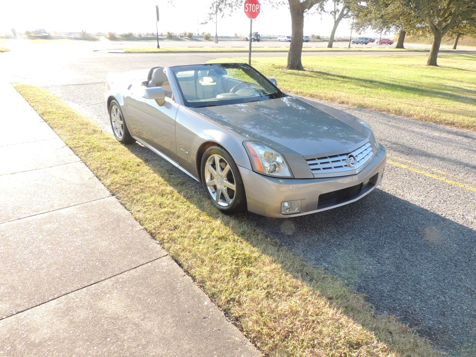 2004 Cadillac XLR - Image 2 of 31