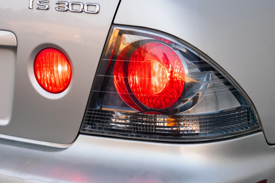 2004 Lexus IS 1st Gen - Image 12 of 31