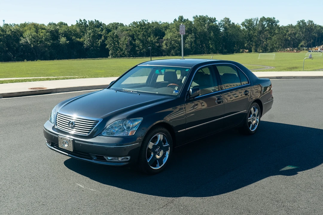 2005 Lexus LS 3rd Gen - Image 13 of 31