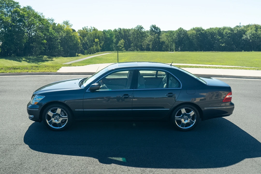 2005 Lexus LS 3rd Gen - Image 2 of 31