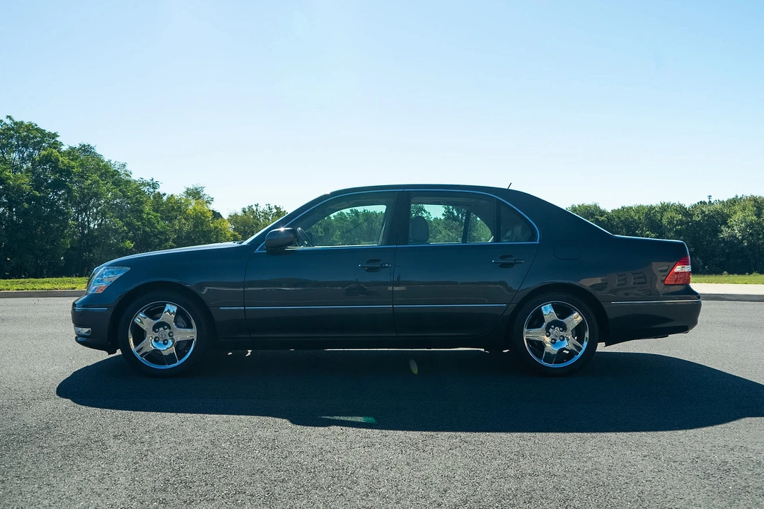 2005 Lexus LS 3rd Gen - Image 3 of 31