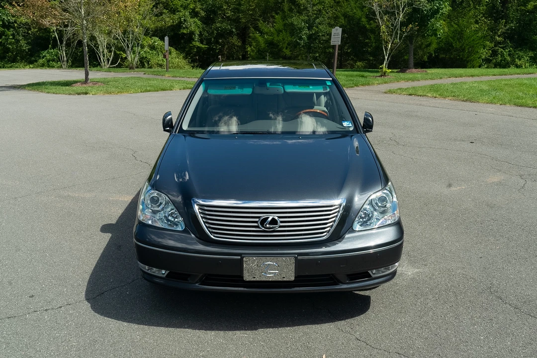 2005 Lexus LS 3rd Gen - Image 25 of 31