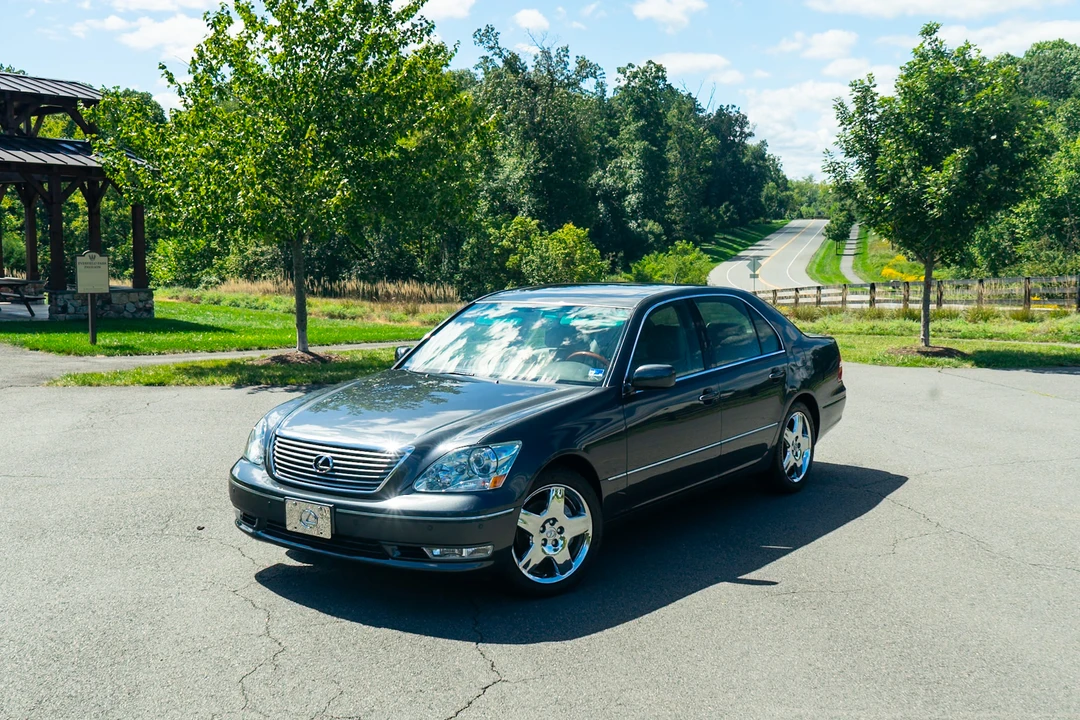 2005 Lexus LS 3rd Gen - Image 19 of 31