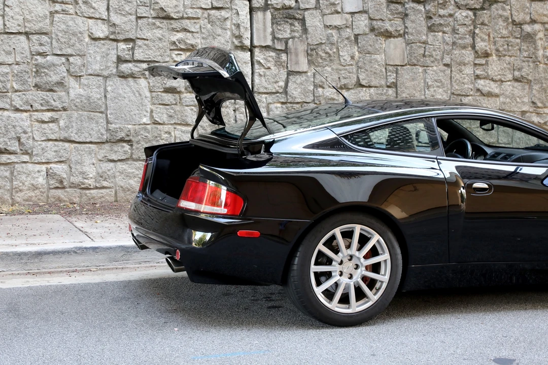 2006 Aston Martin Vanquish 1st Gen - Image 19 of 31
