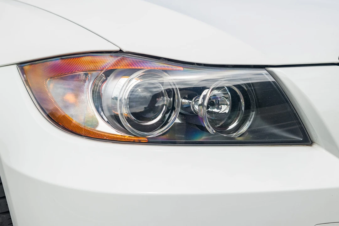 2006 BMW E90 3 Series Sedan - Image 19 of 31