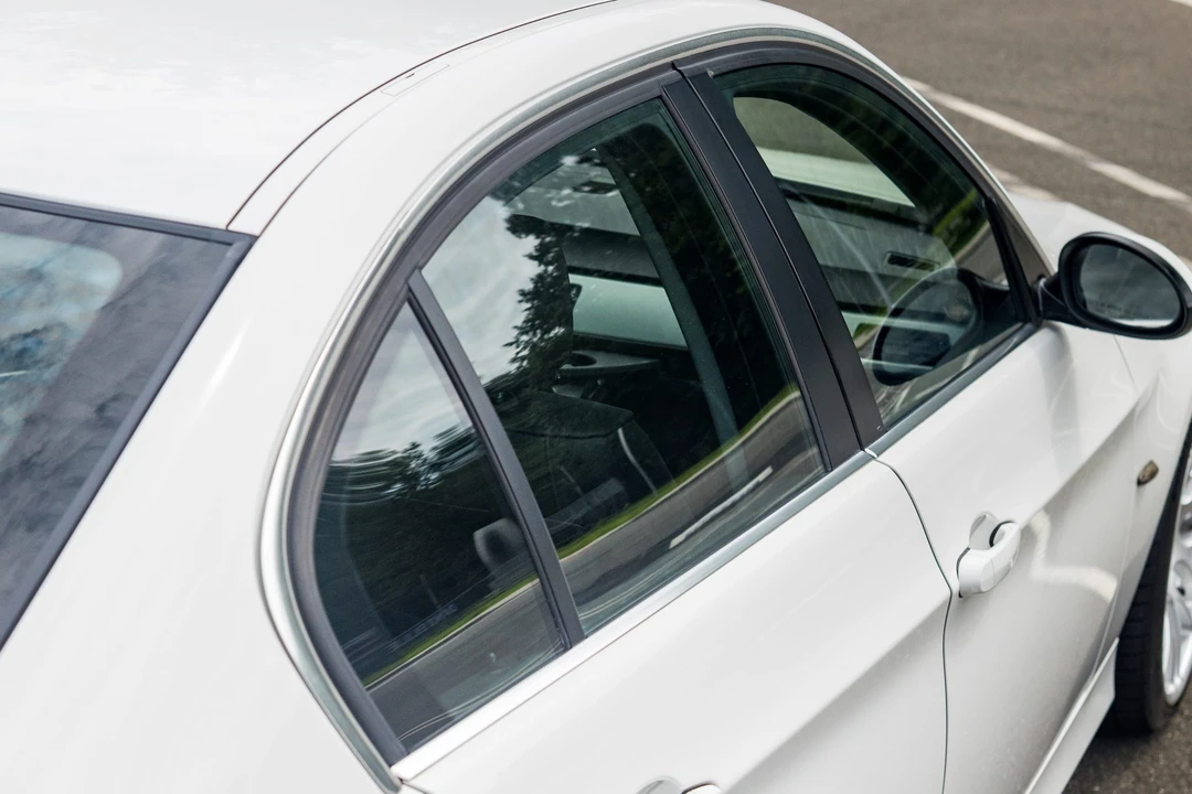 2006 BMW E90 3 Series Sedan - Image 14 of 31