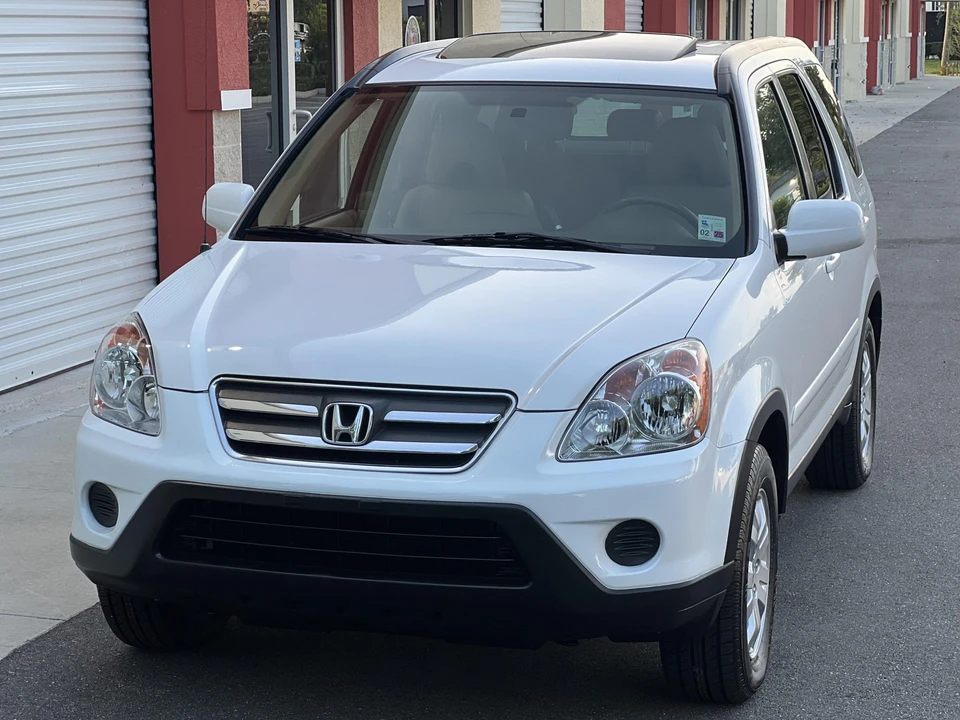 2006 Honda CR-V 2nd Gen - Image 3 of 31