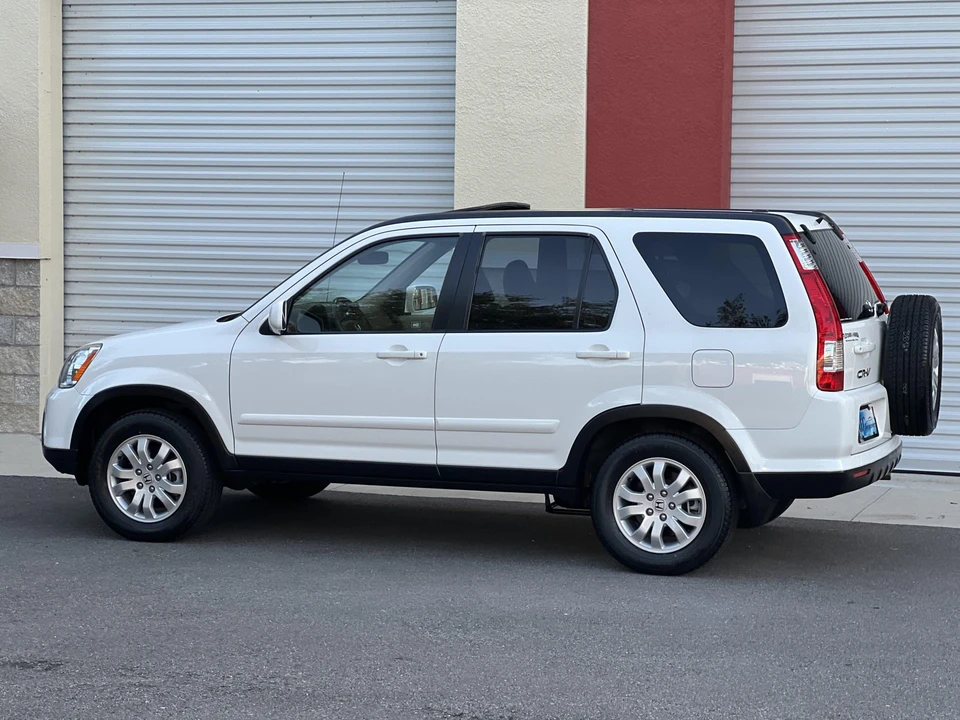2006 Honda CR-V 2nd Gen - Image 10 of 31
