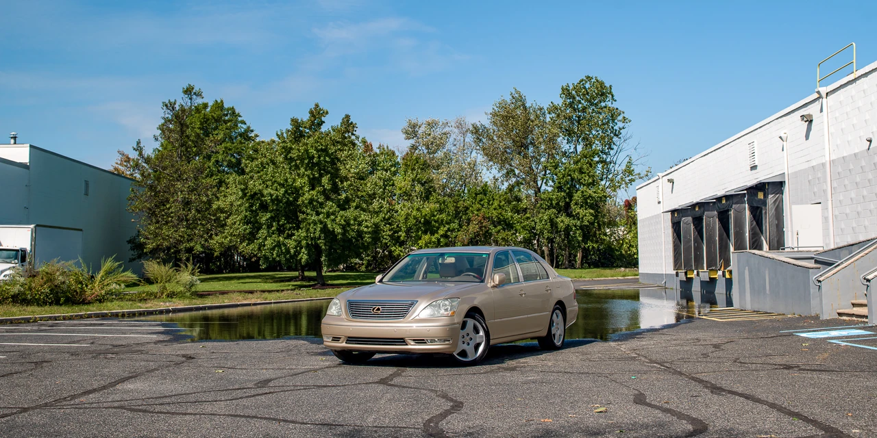 2006 Lexus LS 3rd Gen - Image 2 of 31