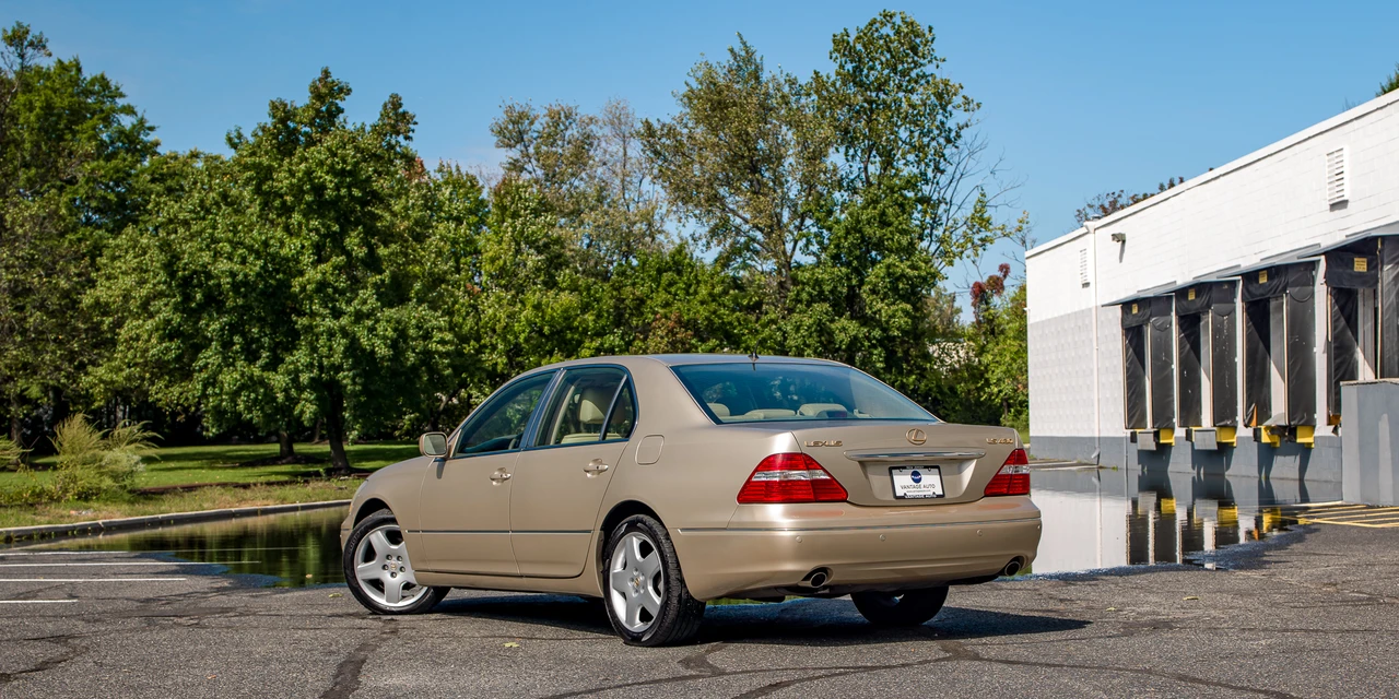 2006 Lexus LS 3rd Gen - Image 9 of 31