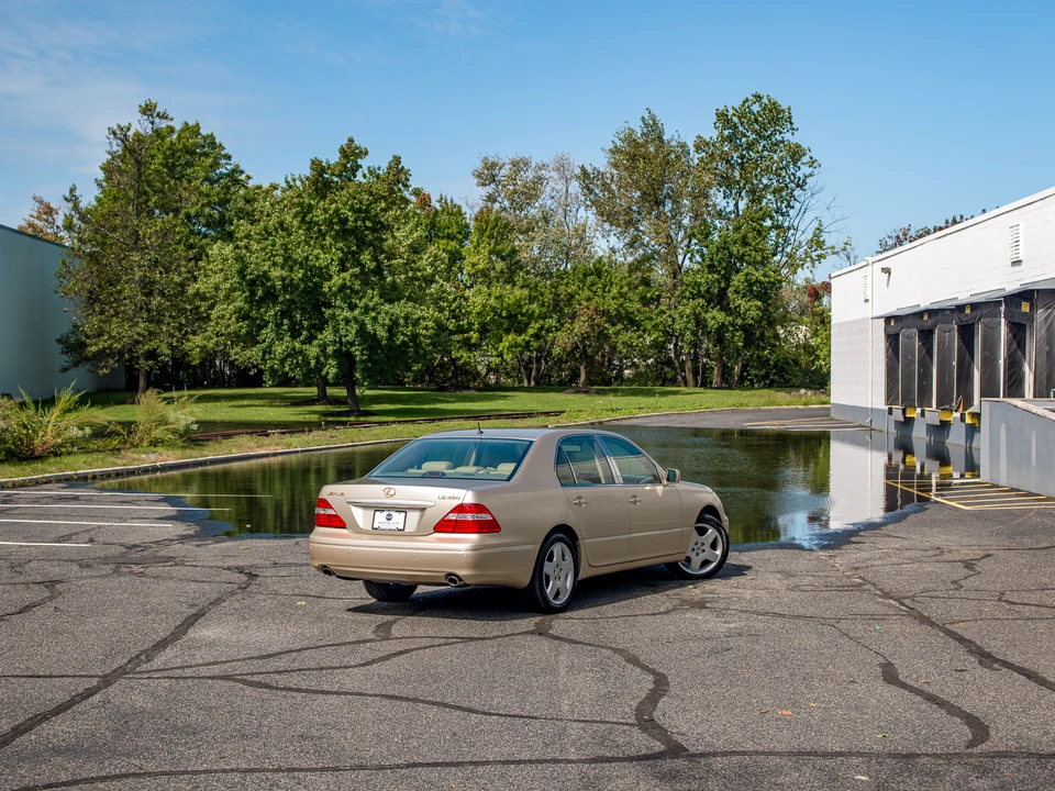 2006 Lexus LS 3rd Gen - Image 15 of 31
