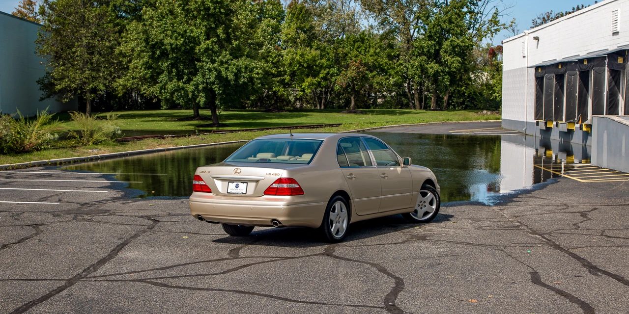 2006 Lexus LS 3rd Gen - Image 16 of 31