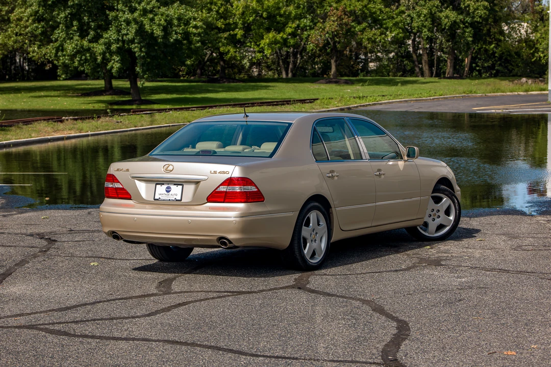 2006 Lexus LS 3rd Gen - Image 17 of 31