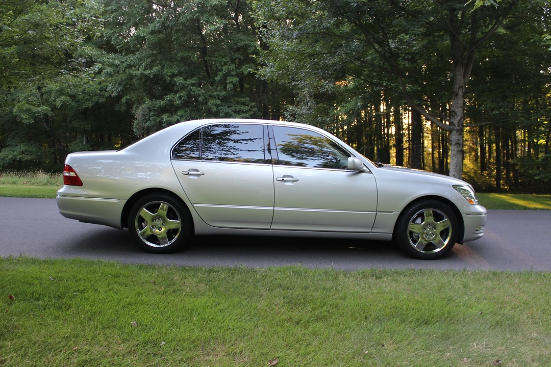 2006 Lexus LS 3rd Gen - Image 8 of 31