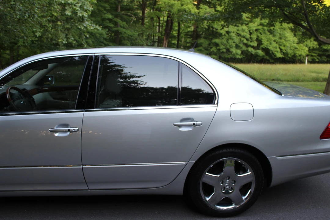 2006 Lexus LS 3rd Gen - Image 15 of 31