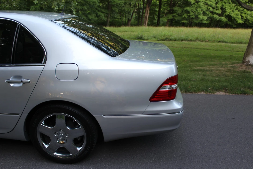2006 Lexus LS 3rd Gen - Image 16 of 31