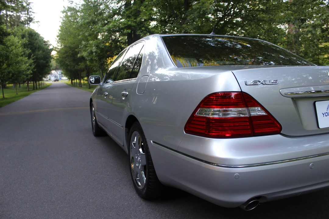 2006 Lexus LS 3rd Gen - Image 17 of 31