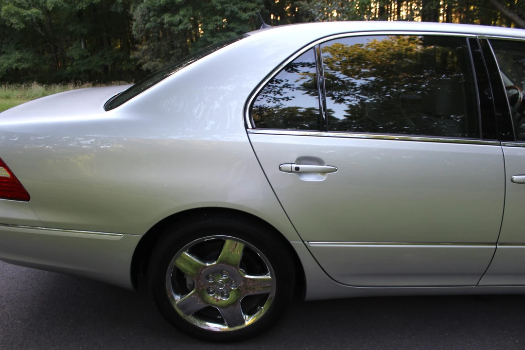 2006 Lexus LS 3rd Gen - Image 21 of 31