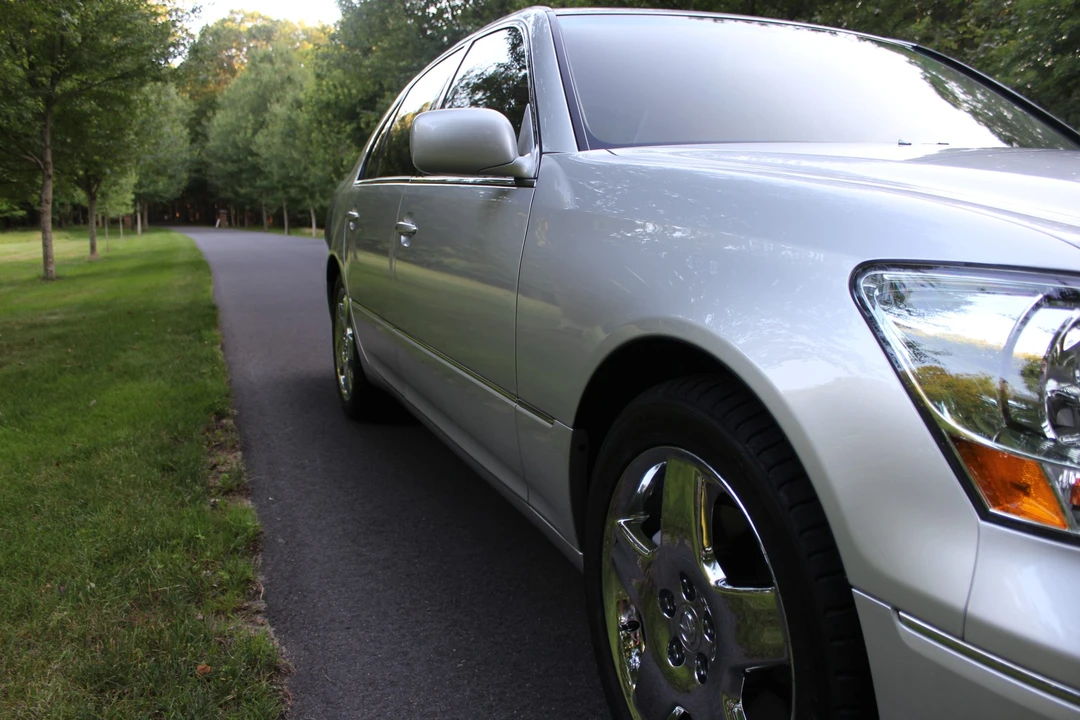 2006 Lexus LS 3rd Gen - Image 25 of 31