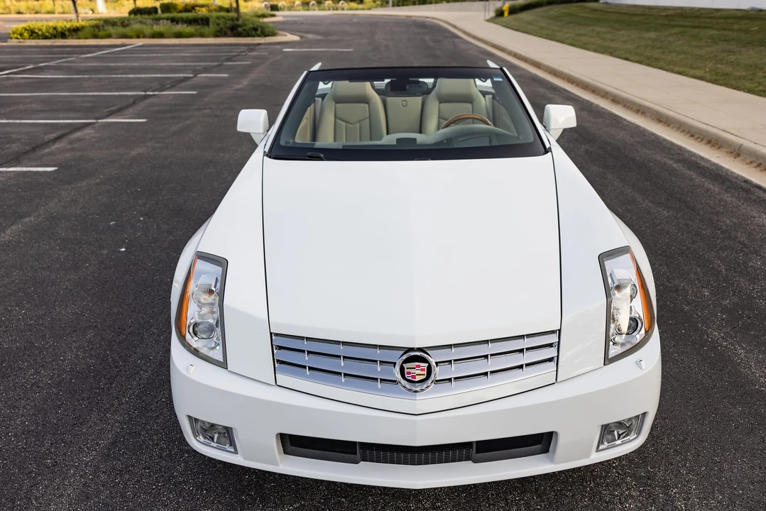 2008 Cadillac XLR - Image 8 of 31