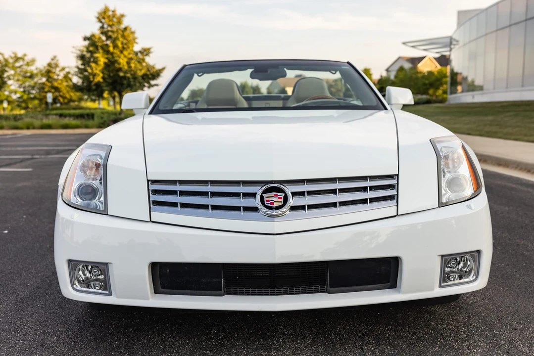 2008 Cadillac XLR - Image 9 of 31
