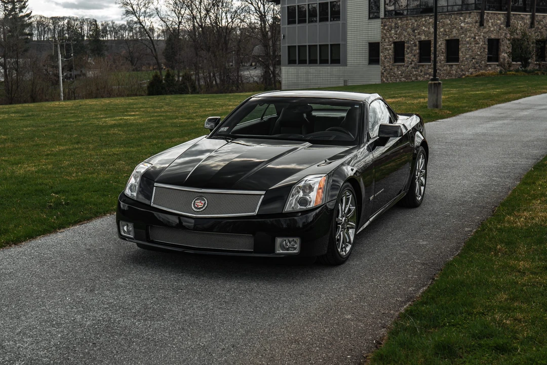 2008 Cadillac XLR-V - Image 2 of 31