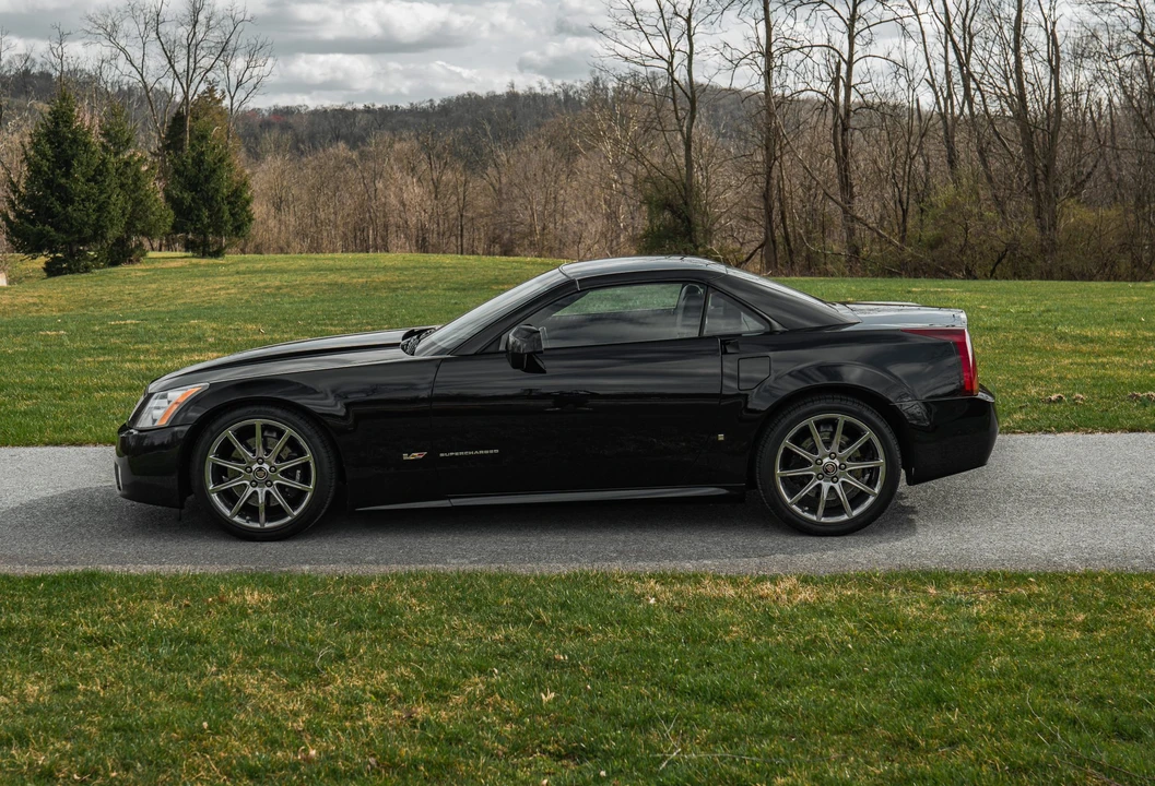 2008 Cadillac XLR-V - Image 10 of 31