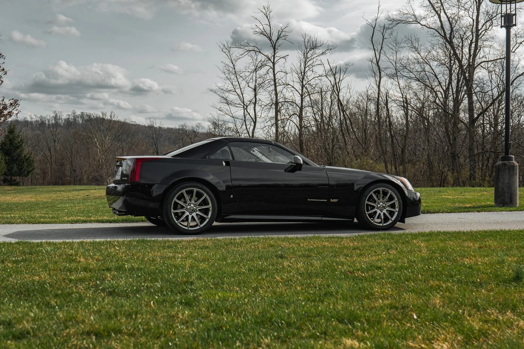 2008 Cadillac XLR-V - Image 30 of 31