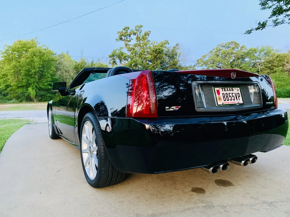 2008 Cadillac XLR-V - Image 16 of 31