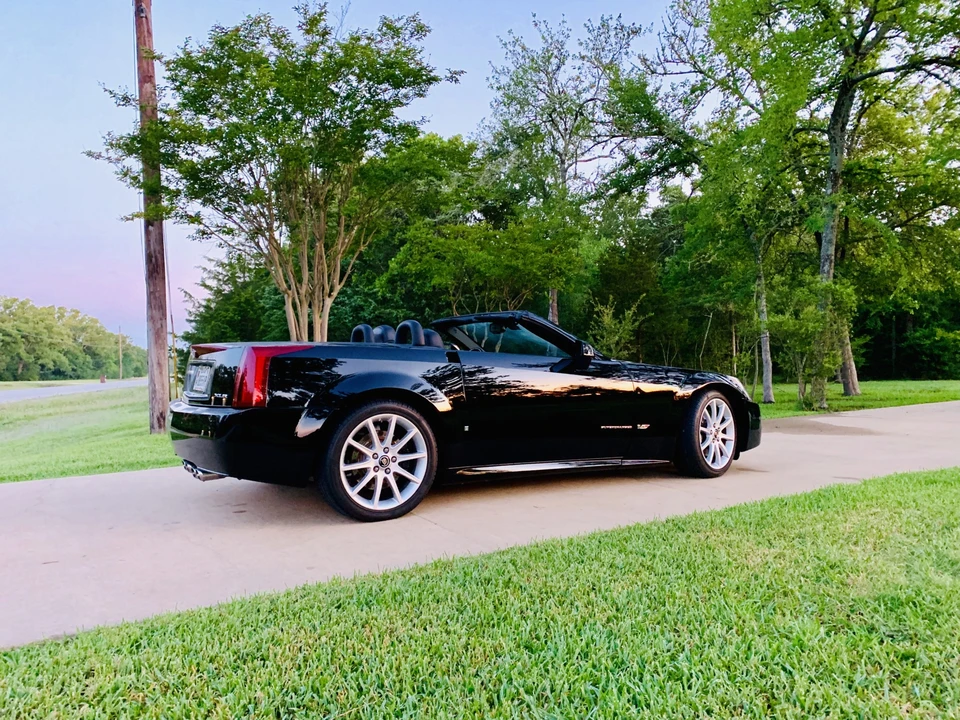2008 Cadillac XLR-V - Image 18 of 31
