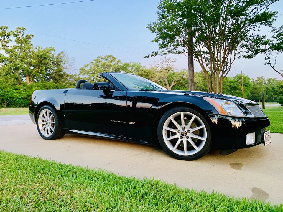 2008 Cadillac XLR-V - Image 2 of 31